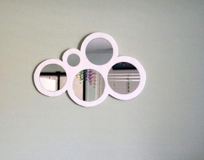Five Connected Circles White