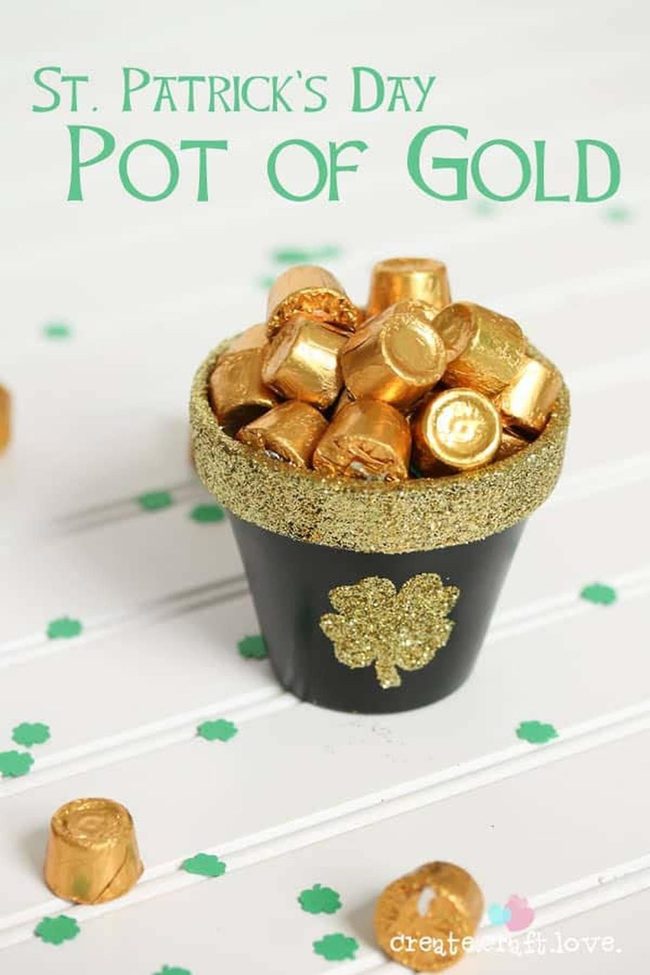 Black Pot Overflowing Gold Coins