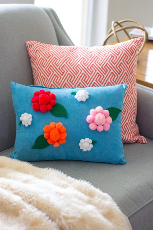 Pom-Pom Flower Pillows Pop