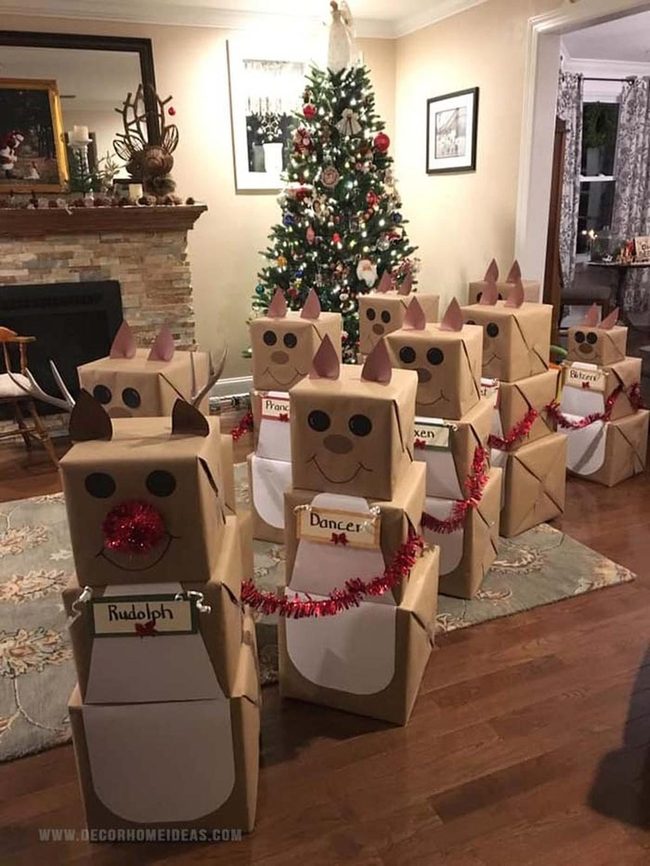 Googly-Eyed Reindeer Gift Wrap