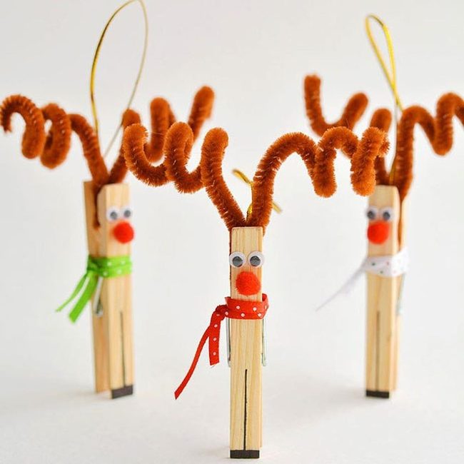 Googly-Eyed Pipe Cleaner Reindeer