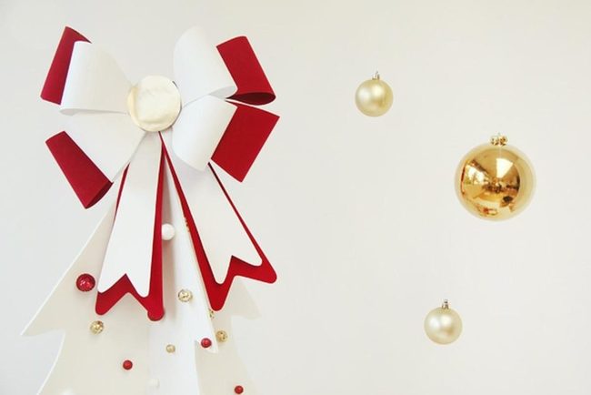 Red Bow White Wall Statement
