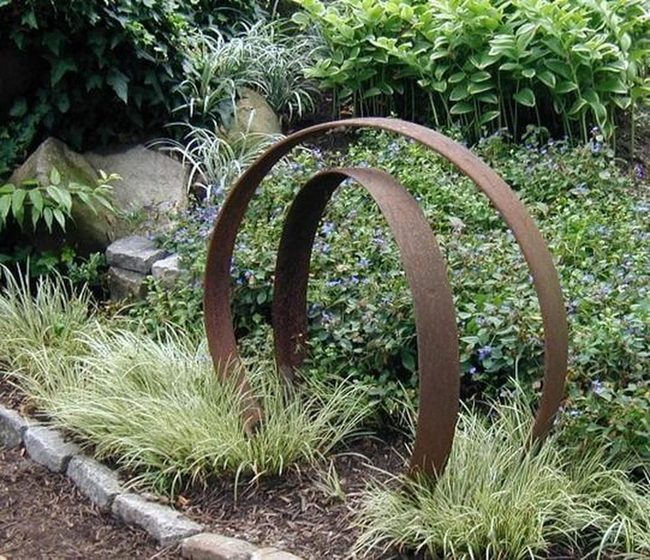 Modern Sculpture Garden Light