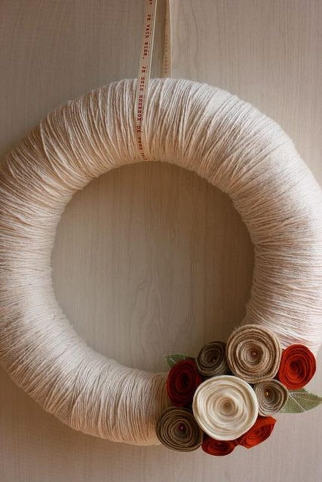 Cream Yarn Wreath, Felt Roses