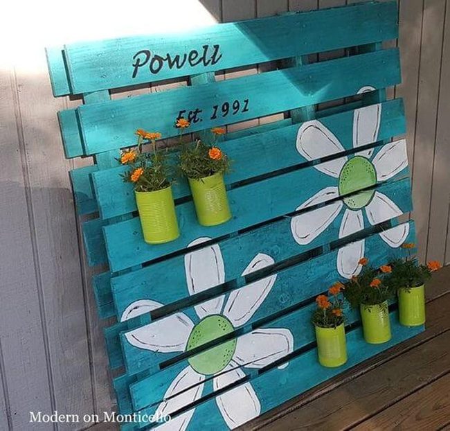 Turquoise Pallet White Daisy Wall