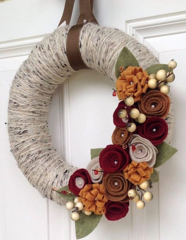 Thick Yarn Wreaths With Felt Blooms