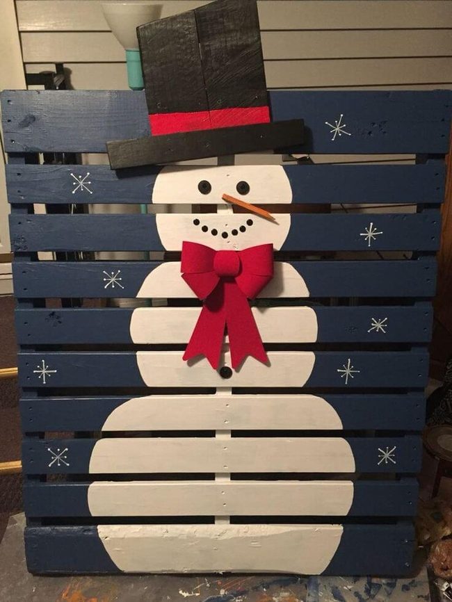 Wooden Pallet Snowman Lights