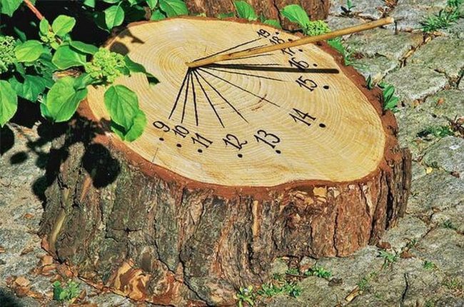 Wooden Sundial Garden Centerpiece
