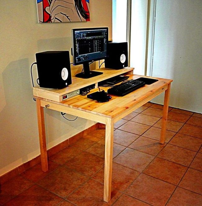 Wood Desk, Focused Productivity