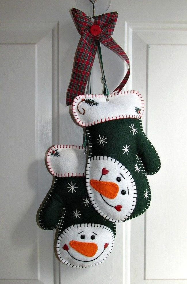 Dark Green Mittens, Snowman Faces