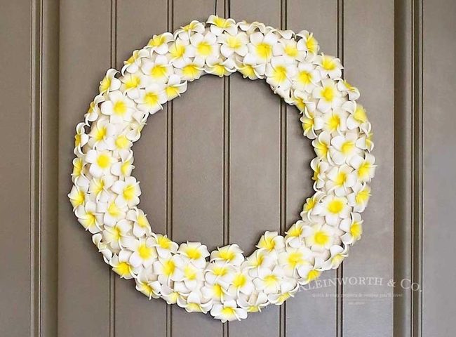 Yellow-Centered White Wreaths