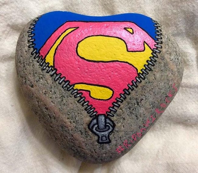 Superman Heart Stone With Zipper