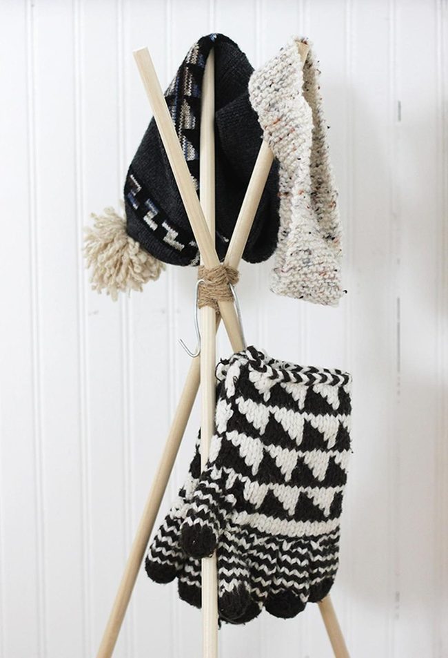 Black And White Knit Display
