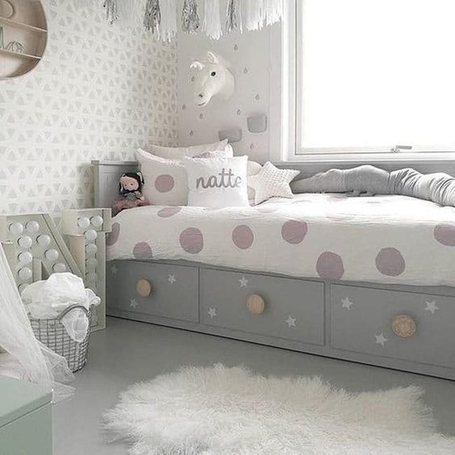 Oversized Wood Knobs Star Daybed
