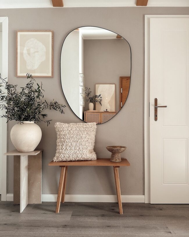 Factors Creating Bobo Vibe for Entryway