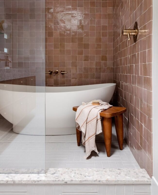 Shades of Pink for a Chic Bathroom Makeover