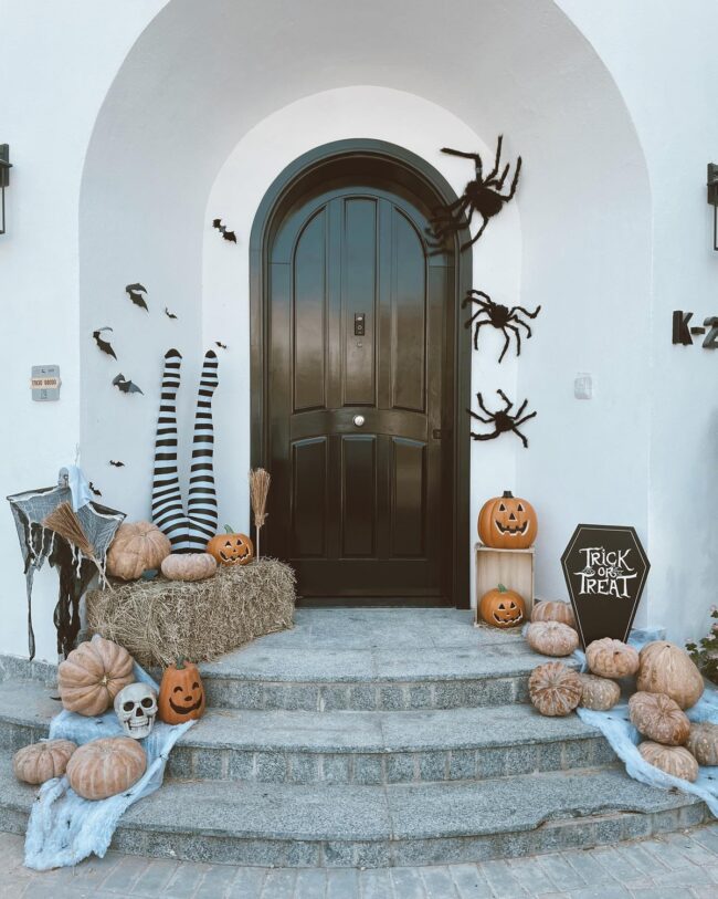 Choosing the Right Halloween Theme for Your Front Porch